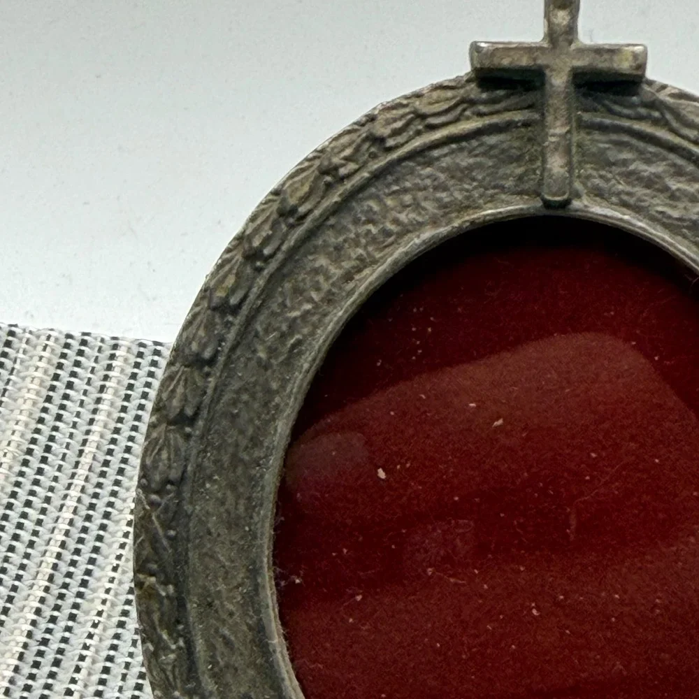 Vintage Religious Oval Picture Frame Cross Kneeling Boy Pewter Tone Metal 3.25in